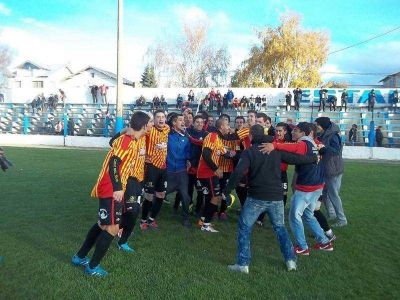 Cruz del Sur se acerc� a la punta del Argentino �B�