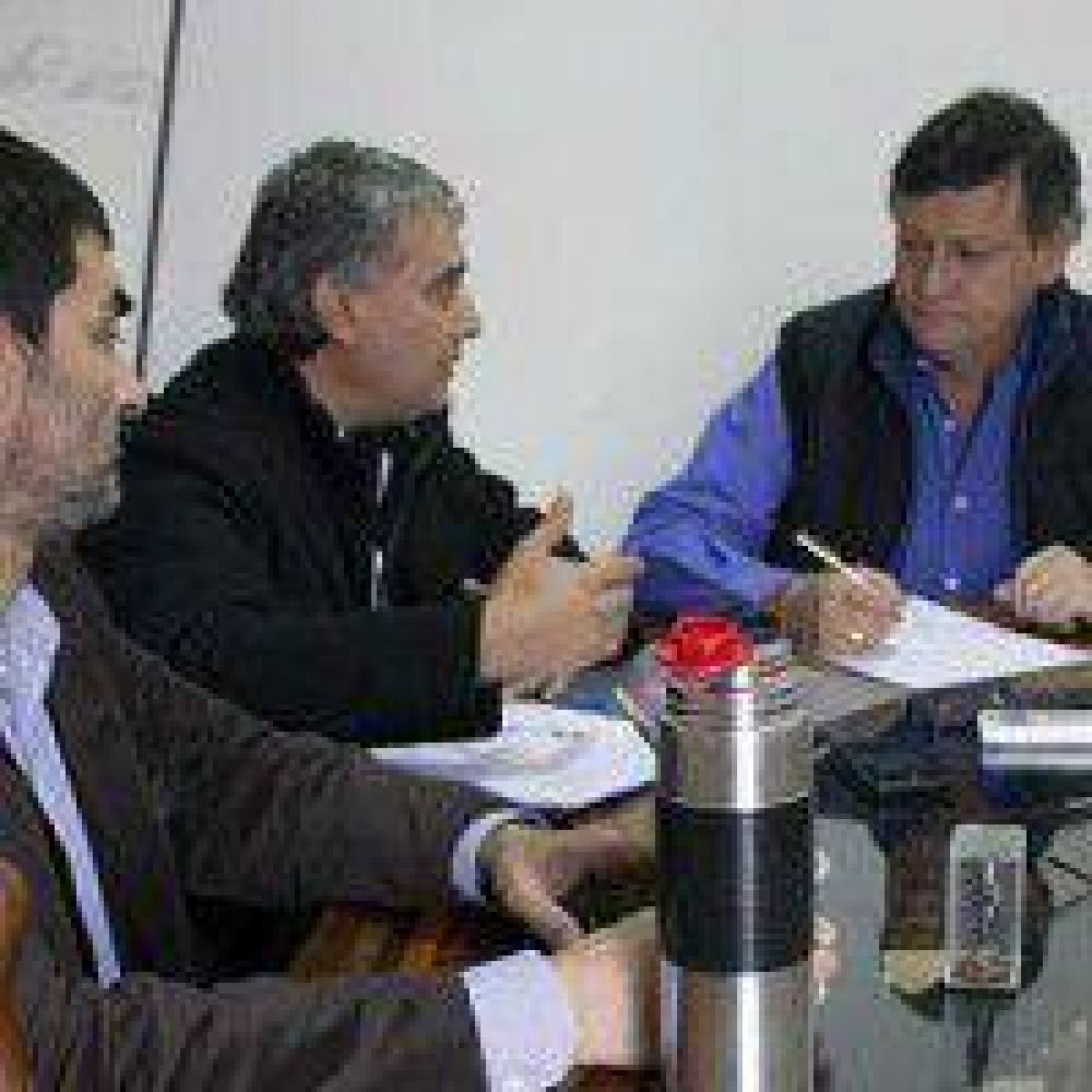 Peppo se comprometi� a continuar con la inversi�n en infraestructura para el hockey chaque�o