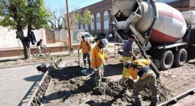 Vecinos alcanzaron varios servicios por el pavimento