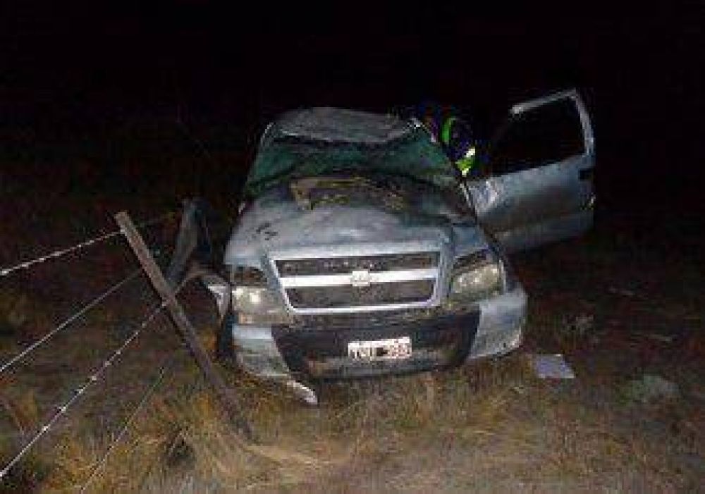 Volc� camioneta con carne clandestina que ven�a a La Angostura