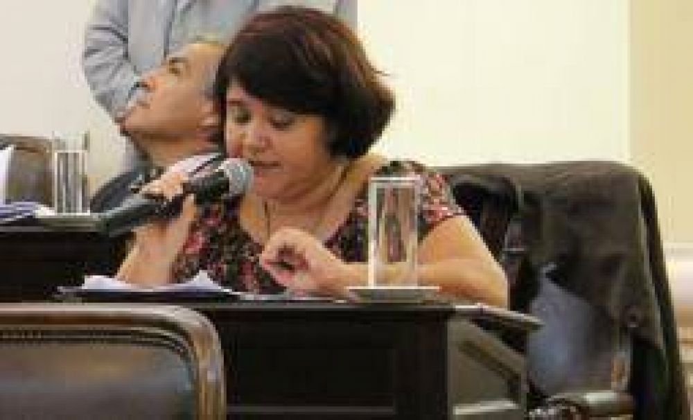 Diputada provincial devuelve 199 mil pesos al Estado