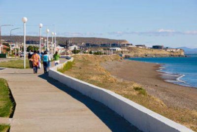 Trabajos de iluminarias y cambio de artefactos en barrios de Caleta Olivia