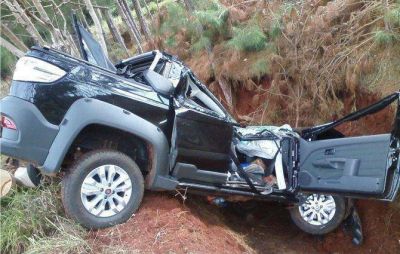Tras un choque, veh�culo impact� contra un barranco en Dos de Mayo