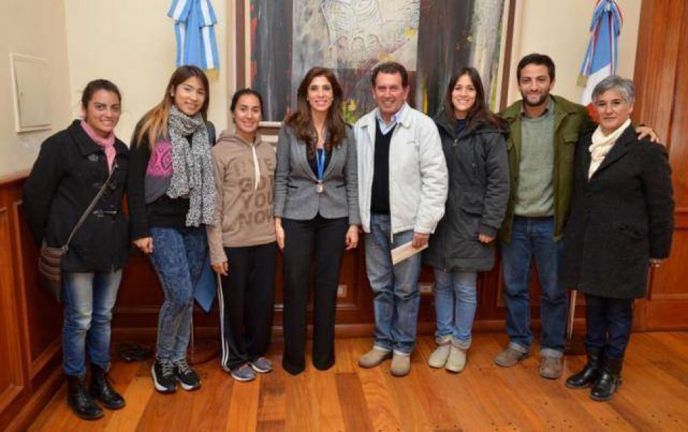 La Gobernadora recibi� a integrantes del Mishky Mayu Hockey Club