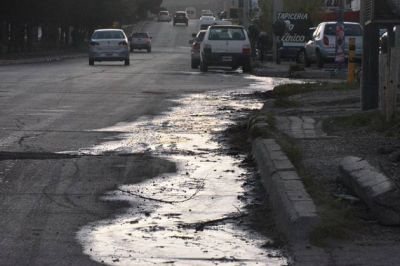El agua, potable y cloacal, sigue corriendo pese a las versiones de corte de servicios