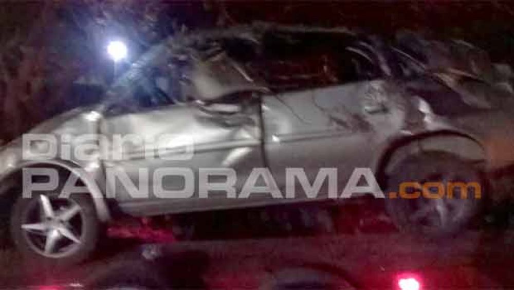 Ruta 34: tres heridos graves al volcar un auto al ser rozados por un cami�n