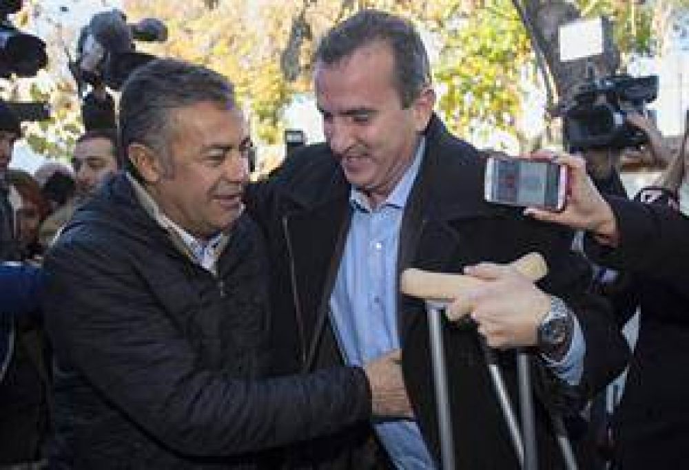 Gesto en Mendoza: Cornejo y Prez, juntos tras la votacin