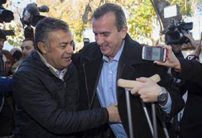 Gesto en Mendoza: Cornejo y P�rez, juntos tras la votaci�n