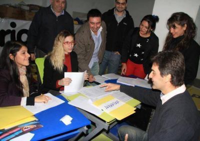 Puja entre socios: la UCR quiere bajar listas del PRO