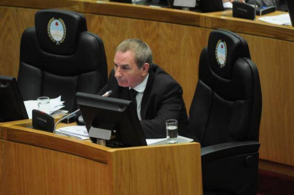 Denuncian que al igual que �Gallito�, Espeche �aprieta�