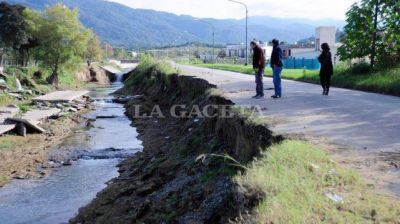Tras las lluvias, el para�so qued� casi aislado