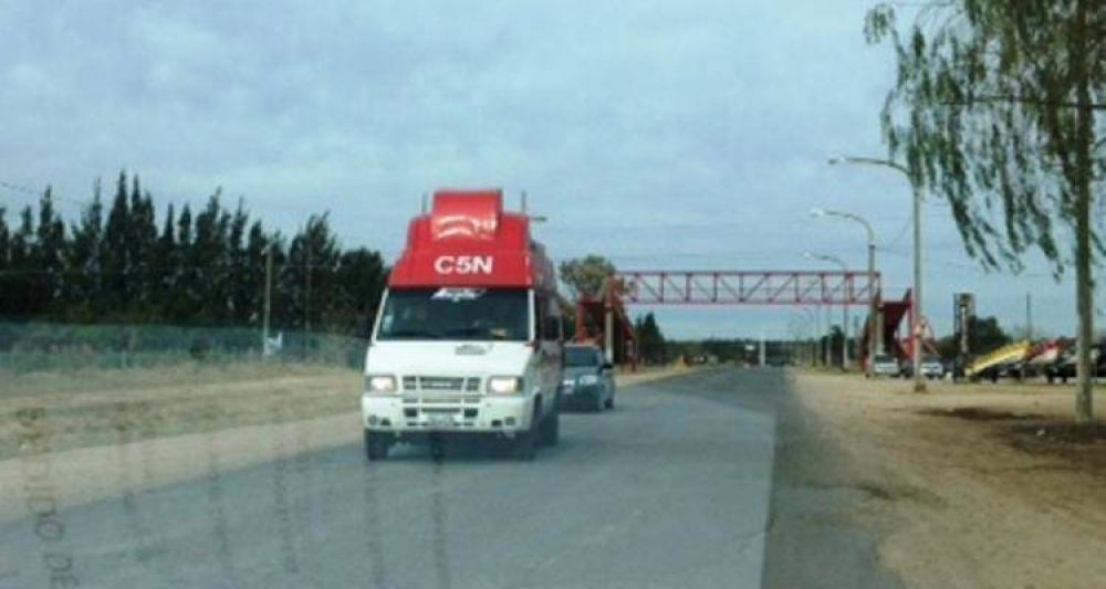 Medios nacionales llegaron para cubrir la noticia del ultraje en cumplea�os de 15, sucedido hace tres meses