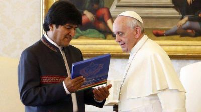 Bolivia: planean regalarle al Papa un pastel con hojas de coca