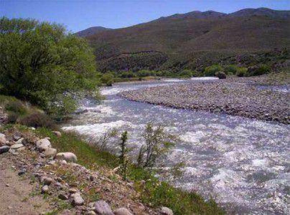Vecinos de la regi�n movilizados por una posible explotaci�n minera en la naciente del r�o Cat�l Lil