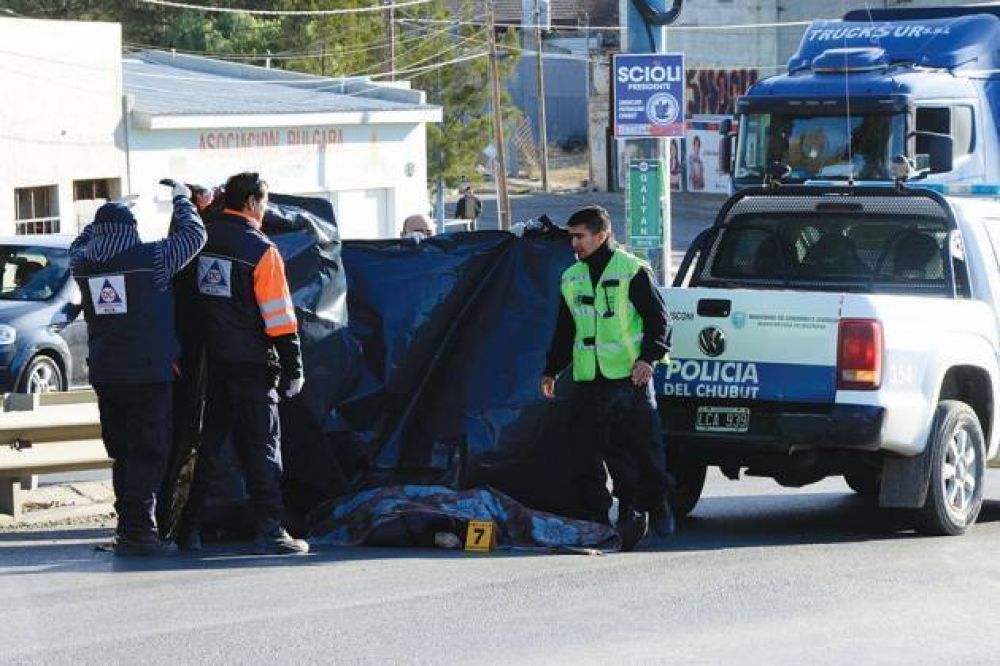 Muere un hombre al ser embestido por una camioneta