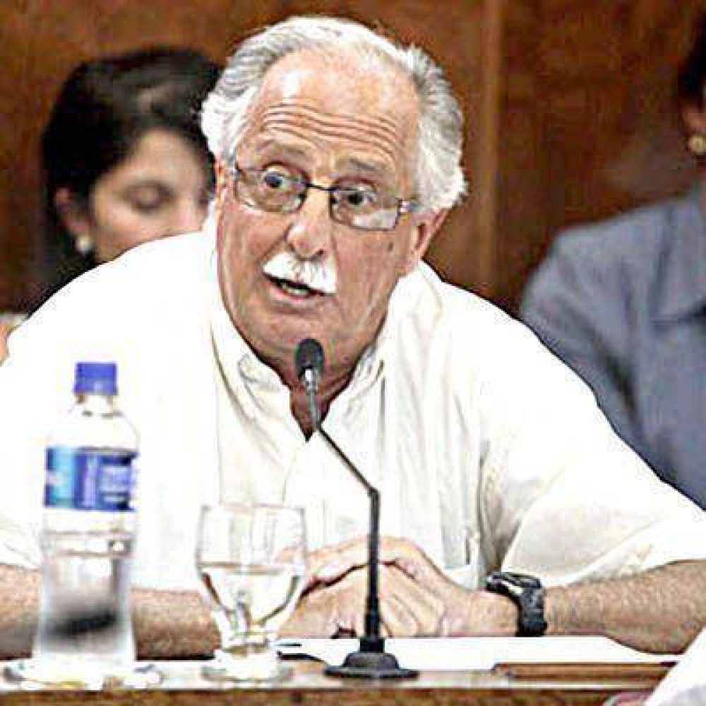 Cano denunci� faltante de computadoras y lo tildaron de 