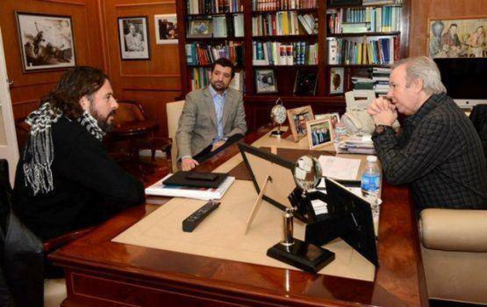 Peralta analiza avance de obra de las represas