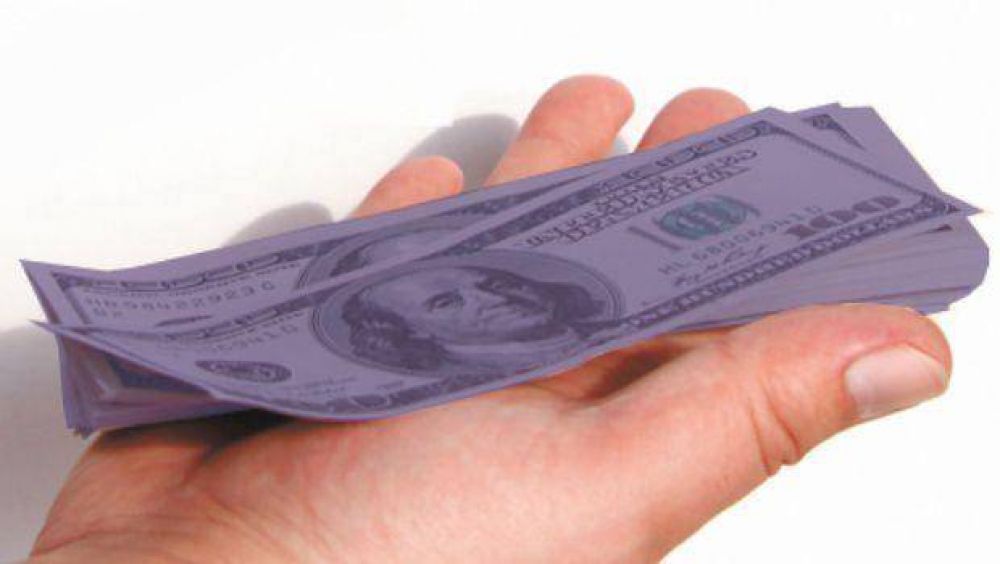 Tras un d�a de fuerte suba del blue, la brecha con el d�lar oficial super� el 50%