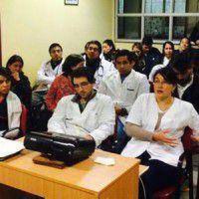 Robos y tristeza en el hospital: Luis Obeid y A�da Ayala con m�dicos del Perrando