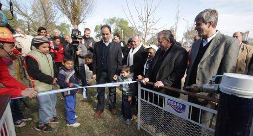 Agua potable: 700 familias se conectaron a la red