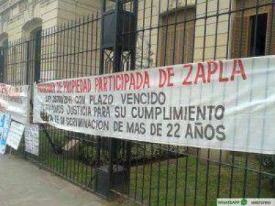 Ex trabajadores de Zapla marcharon nuevamente disconformes con la falta de respuesta del ejecutivo