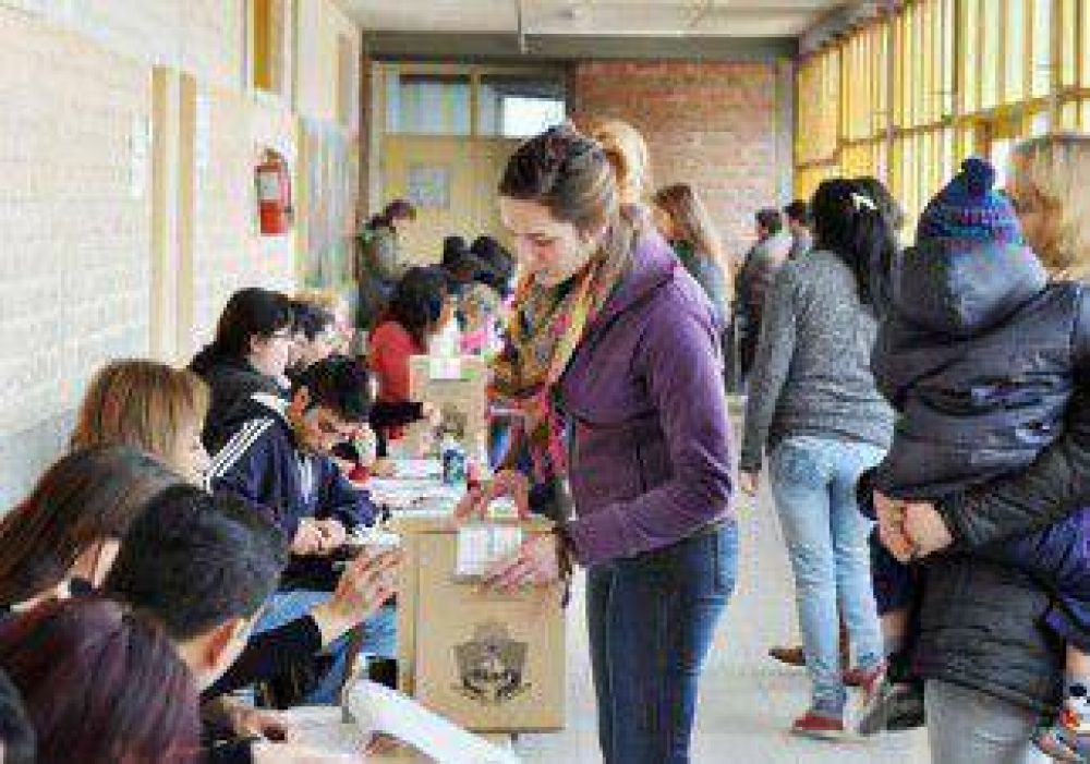 Pese a las cr�ticas, Quiroga sigue con el voto electr�nico 