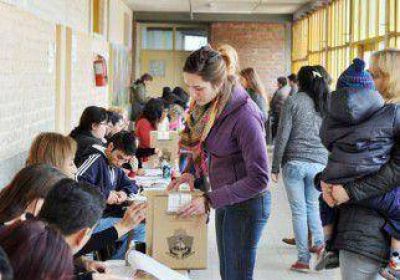 Pese a las cr�ticas, Quiroga sigue con el voto electr�nico 