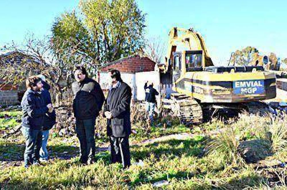 El municipio demoli� dos construcciones abandonadas en el barrio Jorge Newbery