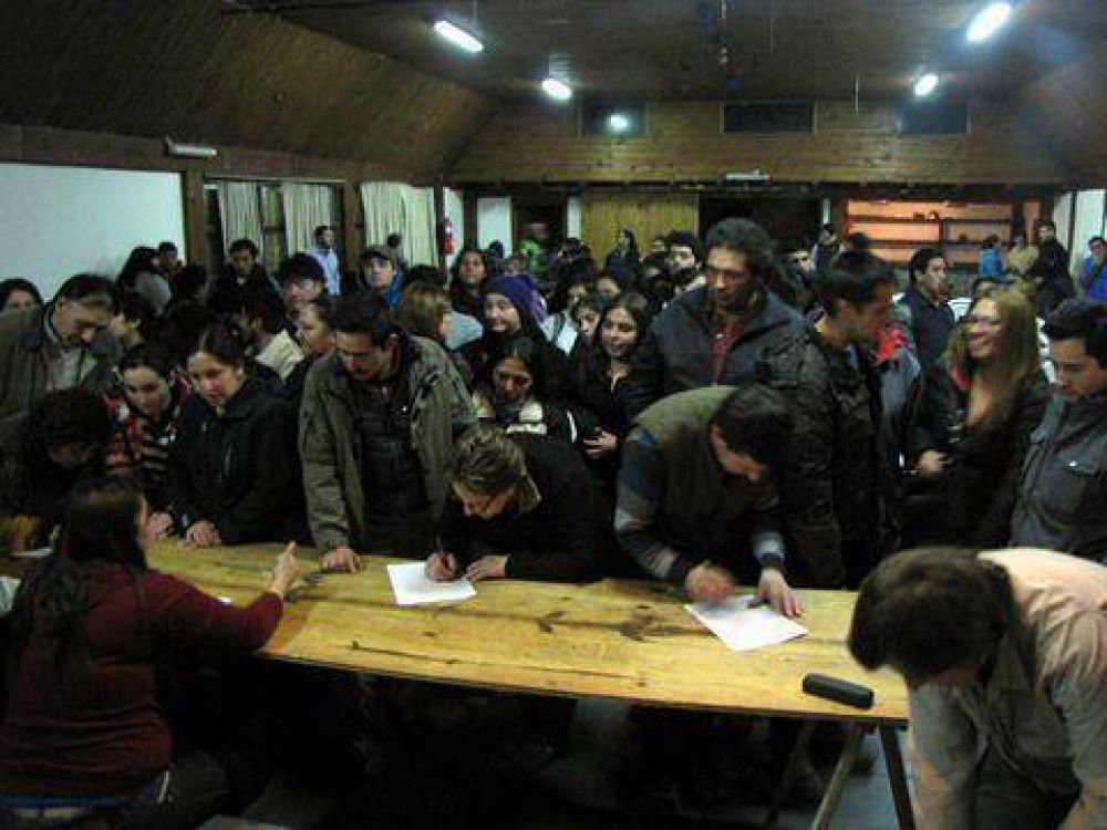 Beneficiarios de los lotes sociales juntan firmas y marchan este viernes para reclamar la nulidad del Canje