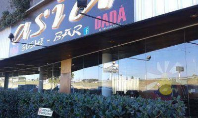 Le robaron cuatro veces en 22 d�as y duda en seguir abierto