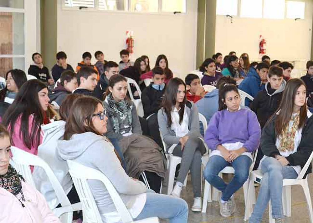 Alumnos de colegios secundarios piquenses participaron del seminario-taller Voto Joven