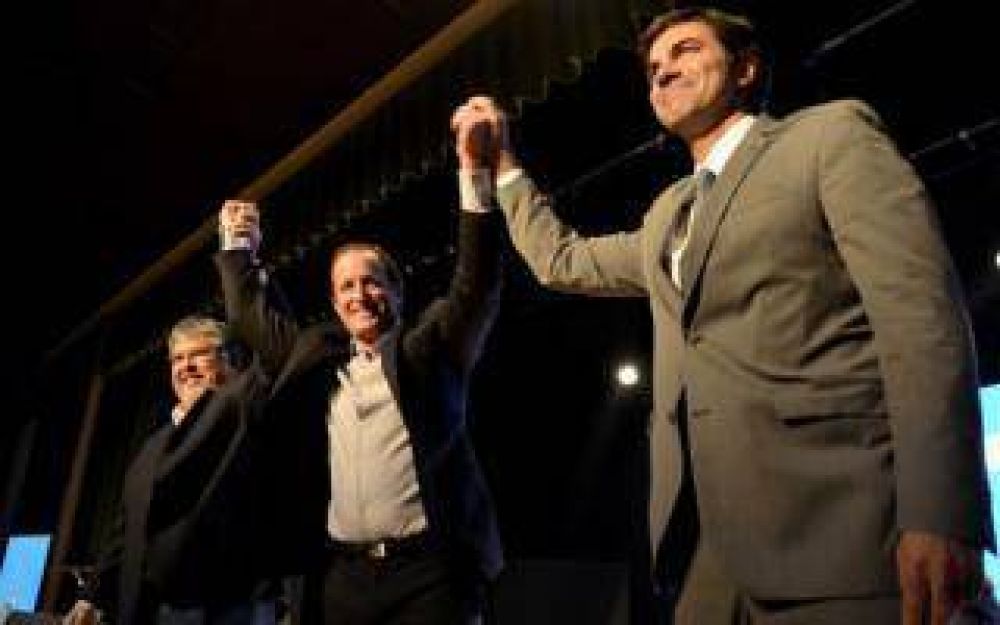 Insaurralde lanz� su campa�a en Lomas junto a Urtubey y Navarro