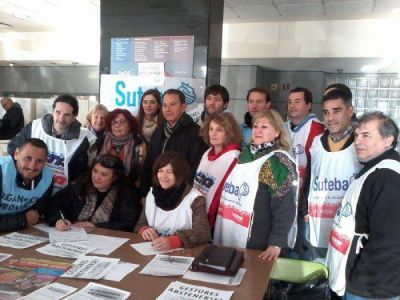 Docentes empezar�an a cobrar sueldos adeudados desde el mes de abril