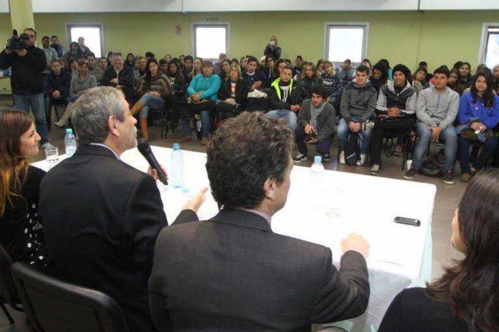Ferraresi se reuni� con aspirantes al Concejo Deliberante Estudiantil