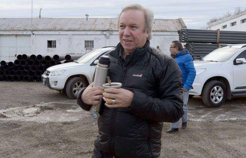�Amontonados no sirve�, dijo el gobernador Peralta refiri�ndose al Pj y el FPV