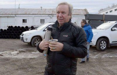 �Amontonados no sirve�, dijo el gobernador Peralta refiri�ndose al Pj y el FPV