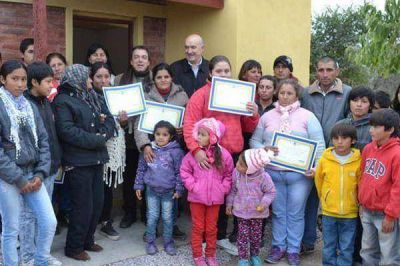 El Gobierno inaugur� numerosas viviendas sociales en localidades del departamento Capital