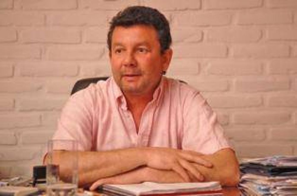 Seg�n un intendente y un edil opositor, les retacean fondos