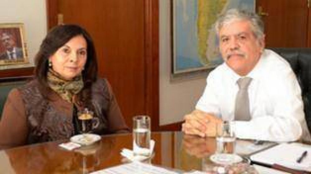 Susana Trimarco firm� con De Vido un convenio para la construcci�n de casas