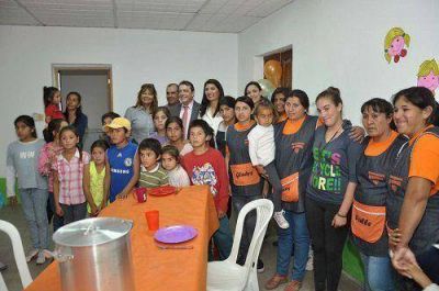 Entregan caloventores para las salitas del jard�n 