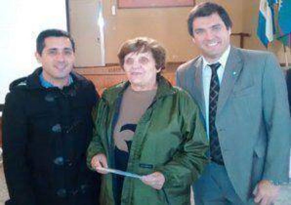 ANSeS entreg� 200 tarjetas �Argenta� a jubilados de Jun�n