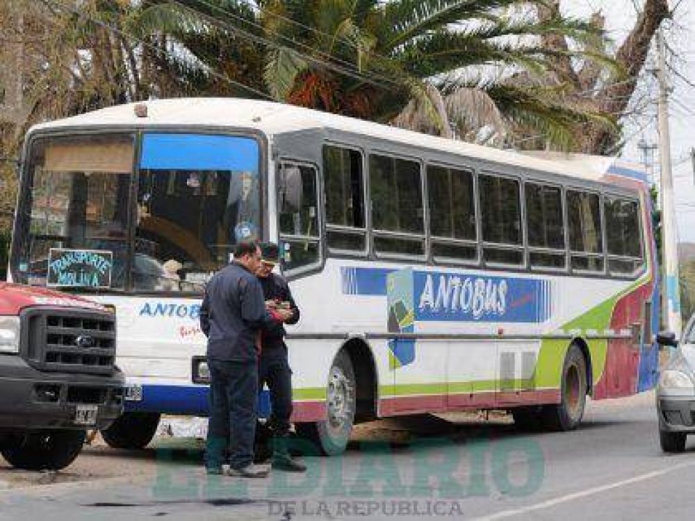 Muri� una mujer atropellada por un colectivo