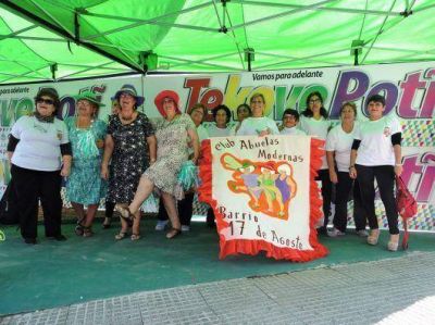 27 Clubes de Abuelos pusieron calor y color al regreso del Tekoabuelos