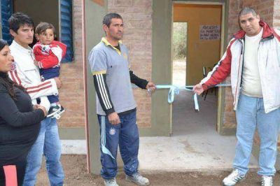 El Gobierno inaugur� viviendas sociales en barrios de La Banda
