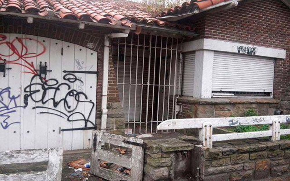 Tres mujeres con un bebe fueron detenidas cuando violentaban la puerta de una casa