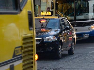 Un taxista result� baleado en una mano al resistirse a un asalto en la zona sur de Rosario