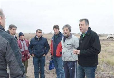 Luis Castellano recorri� la obra de desag�e en el barrio Amancay
