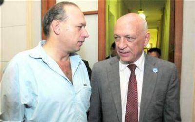 Gendarmer�a seguir� en la Provincia hasta fin de a�o
