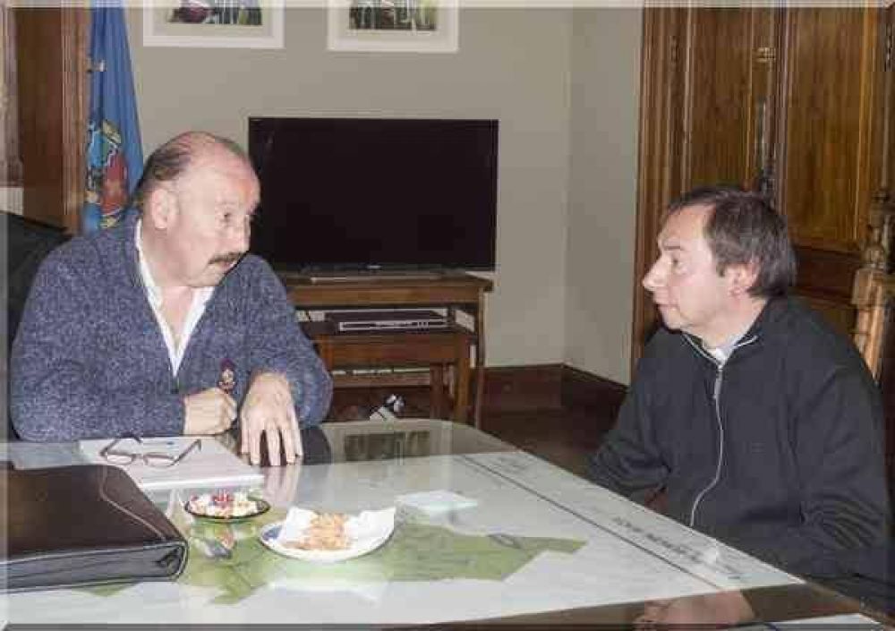 Inza le confirm� al Padre Scoltore dos obras de pavimentaci�n