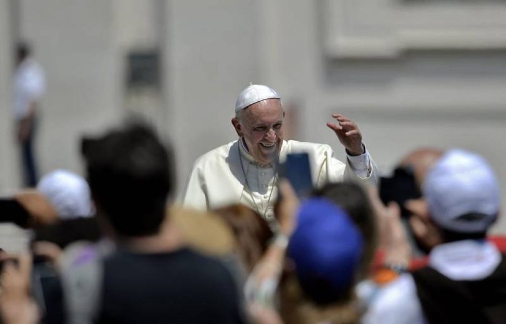 La Iglesia es comunidad verdadera si se ensucia las manos con los ltimos